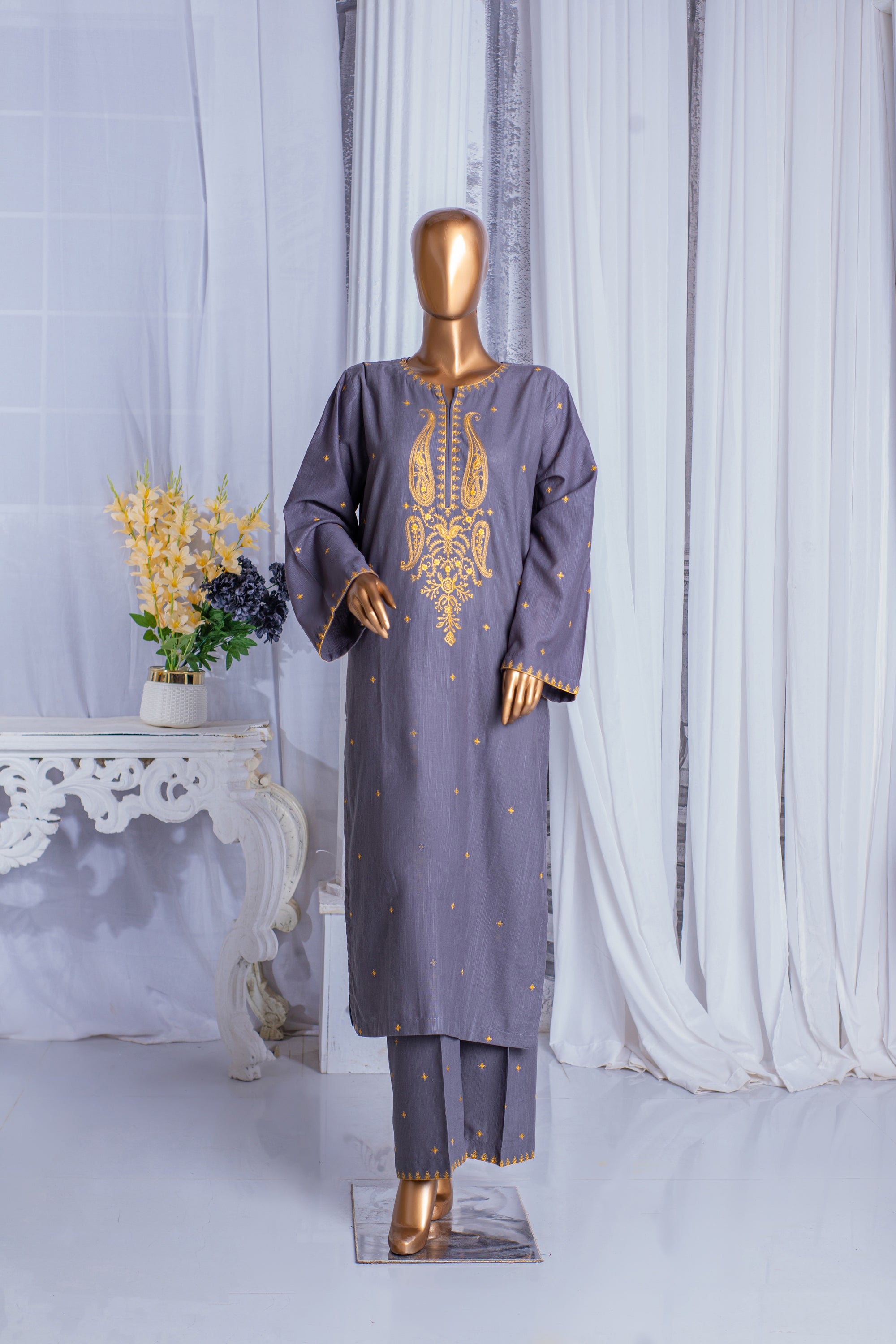 Sahar – Khaddar 2-Piece Embroidered Suit (Purplish Grey)