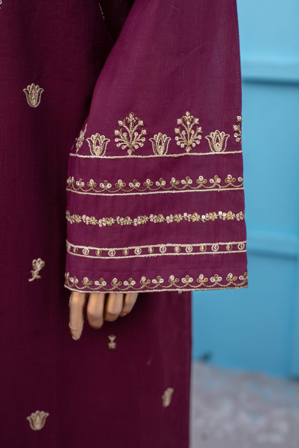 Meerub – Khaddar 2-Piece Embroidered Suit (Maroon)