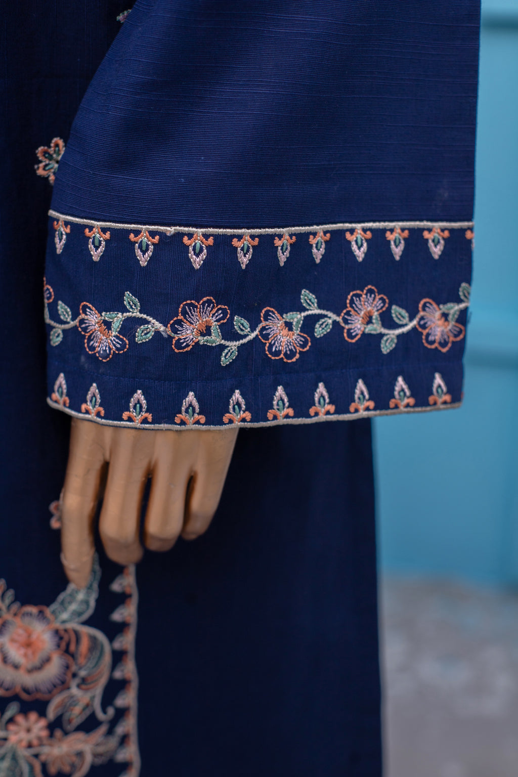 Falak – Khaddar 2-Piece Embroidered Suit (Blue)