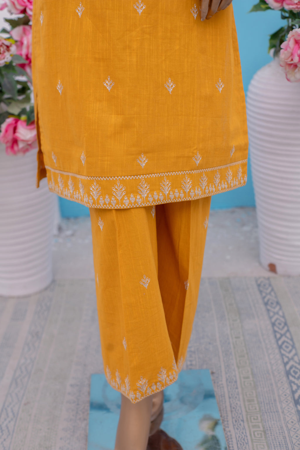 Kiran – Khaddar 2-Piece Embroidered Suit (Yellow)