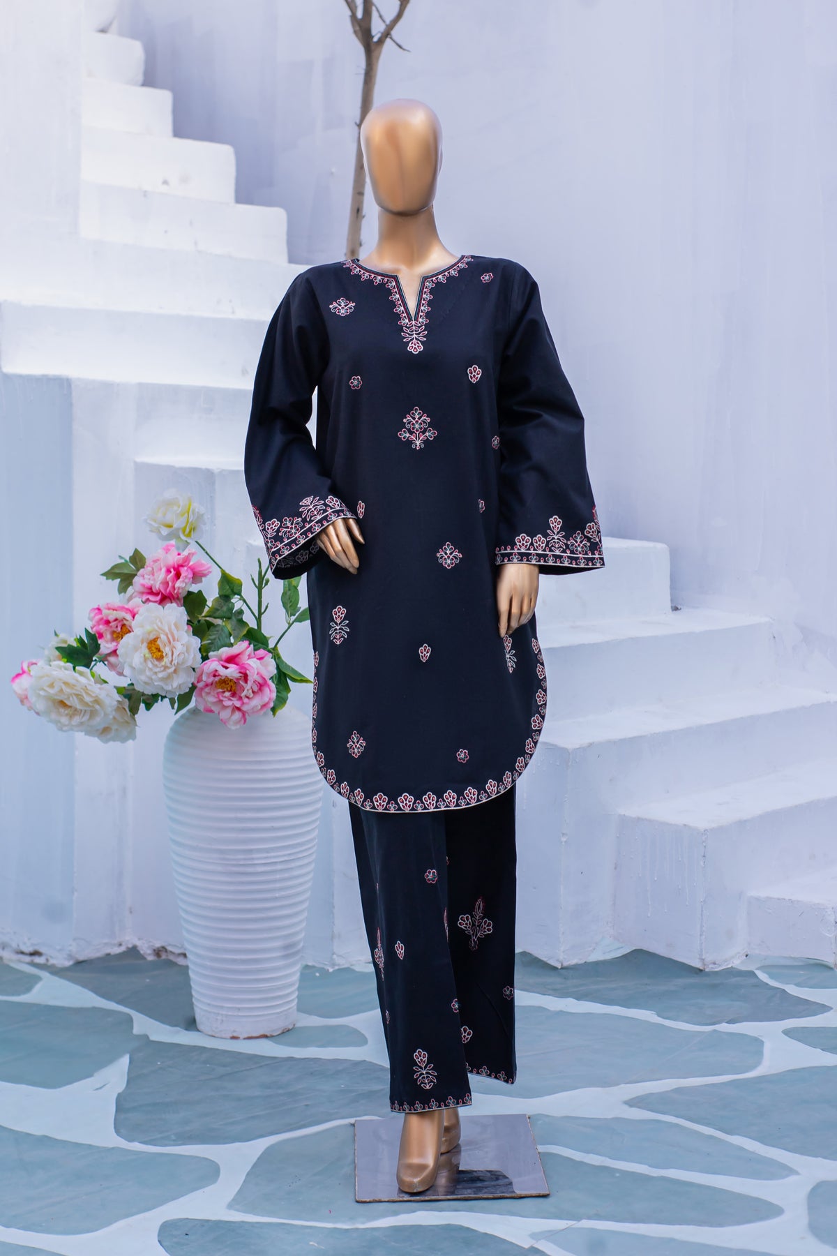 Safiya – Khaddar 2-Piece Embroidered Suit (Blue)