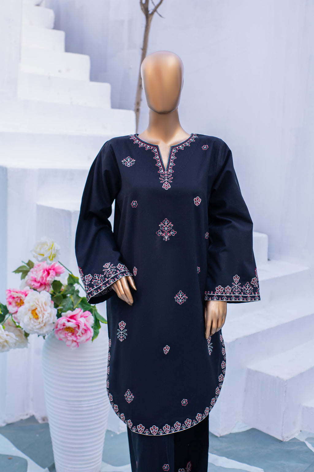 Safiya – Khaddar 2-Piece Embroidered Suit (Blue)