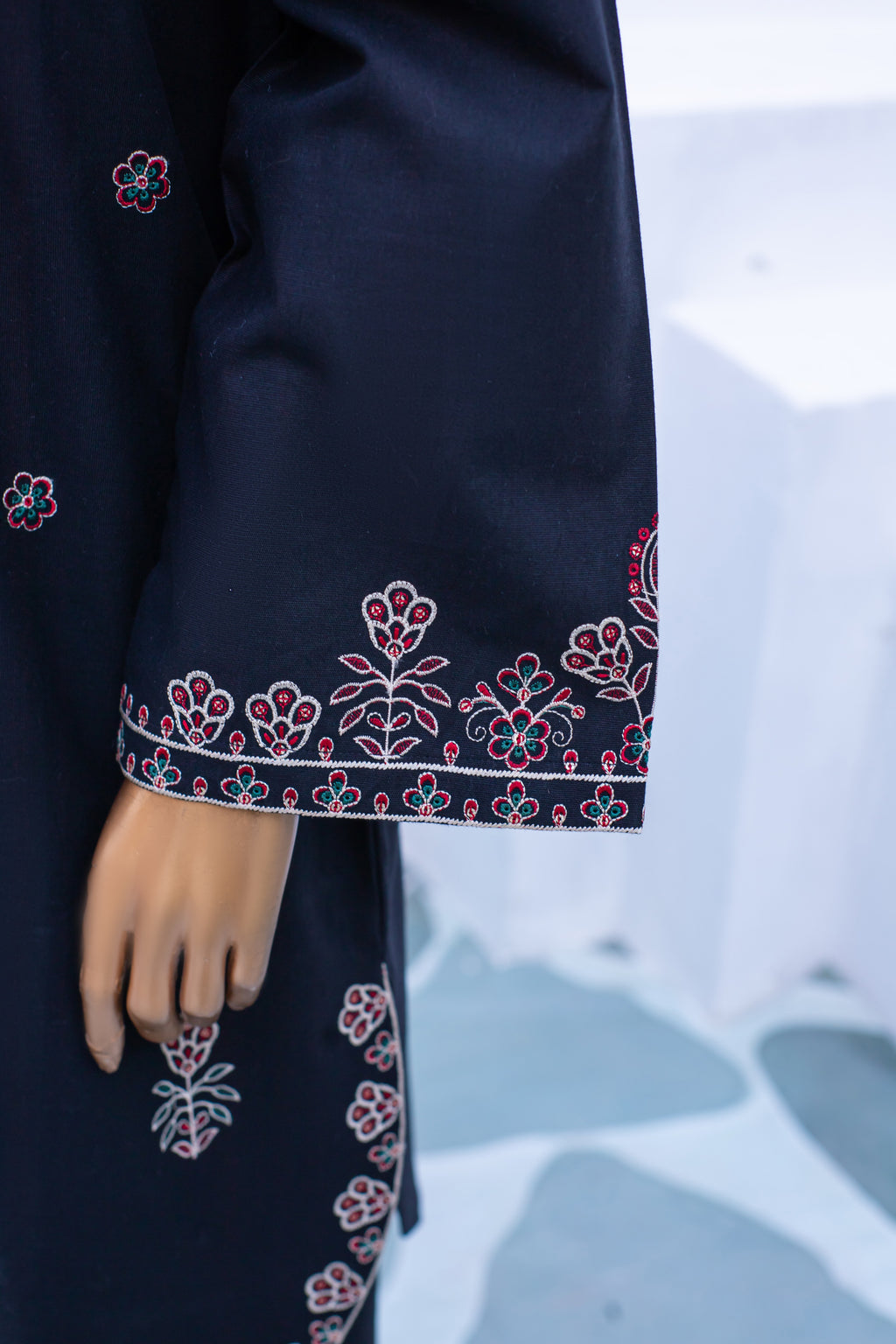 Safiya – Khaddar 2-Piece Embroidered Suit (Blue)